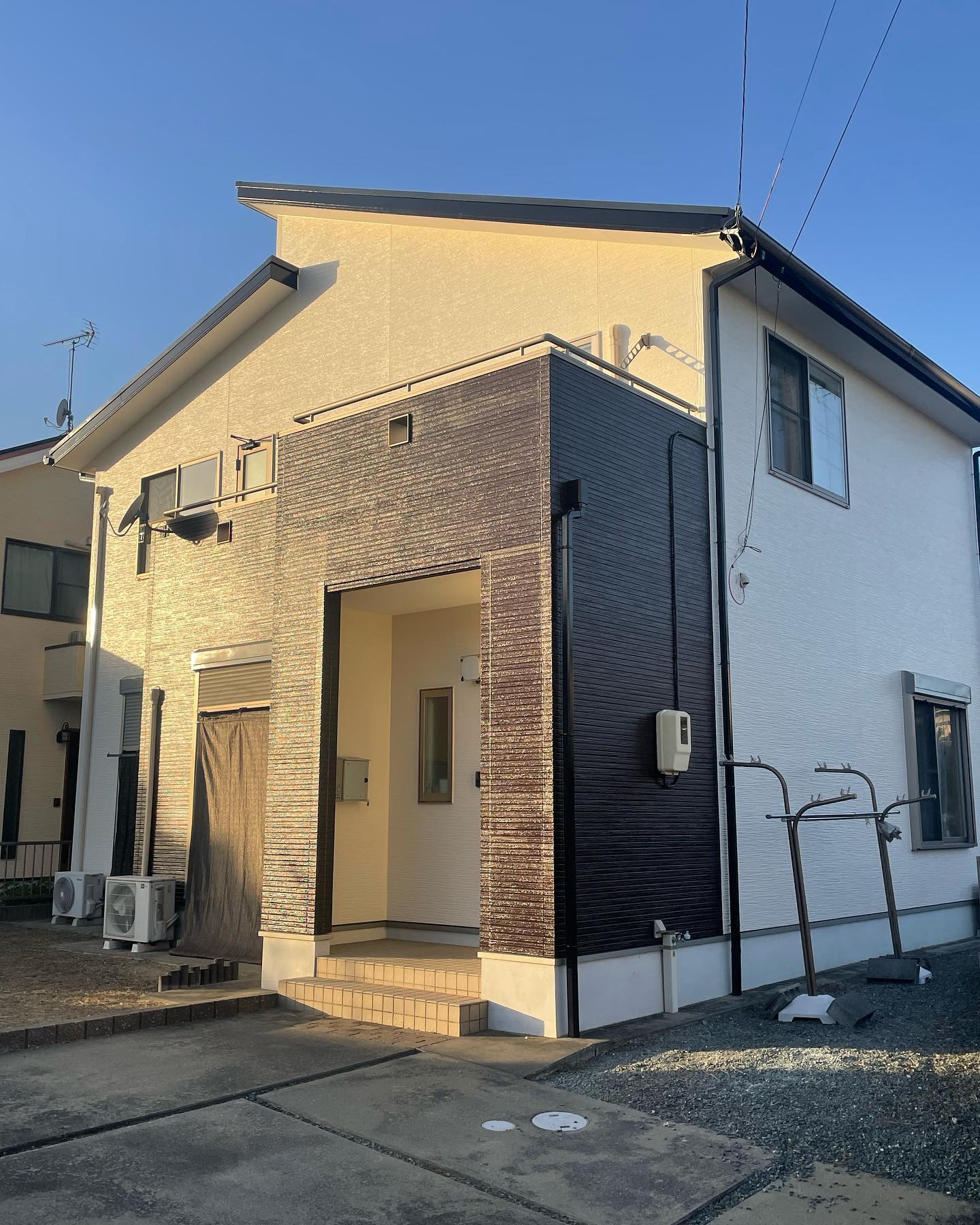 H様邸
投稿遅れましたが無事塗装工事完了しました。普通より1.5倍位手間かけてやりました。年内に終わってよかった。