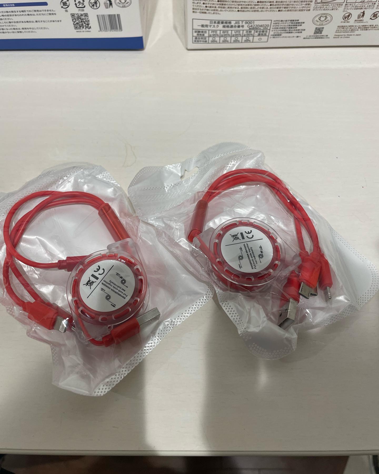 久しぶりの投稿です。
息子がポケモンカードが好きなので
思い切って1000円ガチャ2回やったら
まさか、まさかのダダかぶり
これってどういうことでしょう？笑
