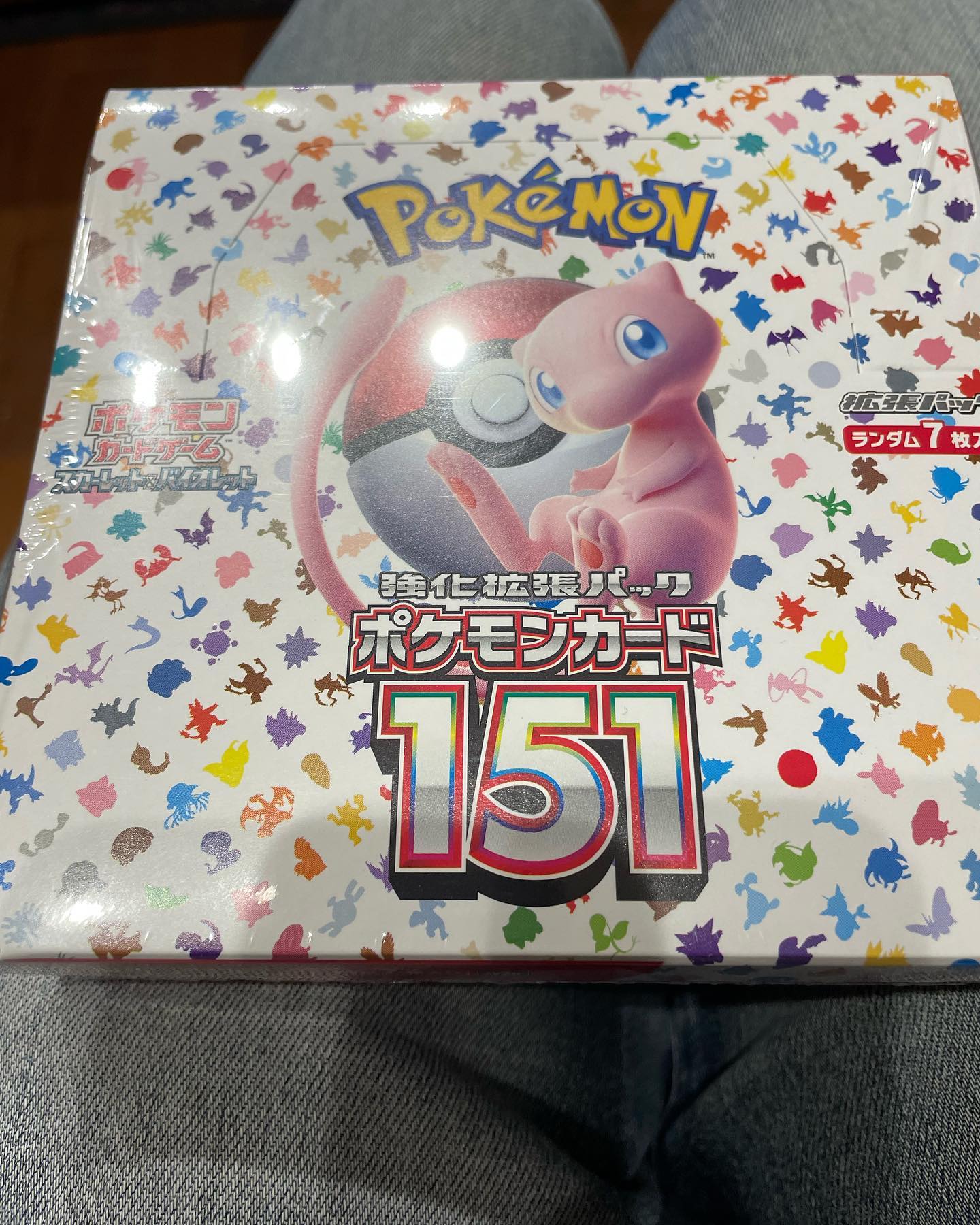 昨日ポケモンセンターからポケモンカード151が当たって届きました。

自分は開けずに保管する派！
息子は開けたい派！

開けないでおこうってなったら
息子　号泣！！

仕方なく開けました。笑